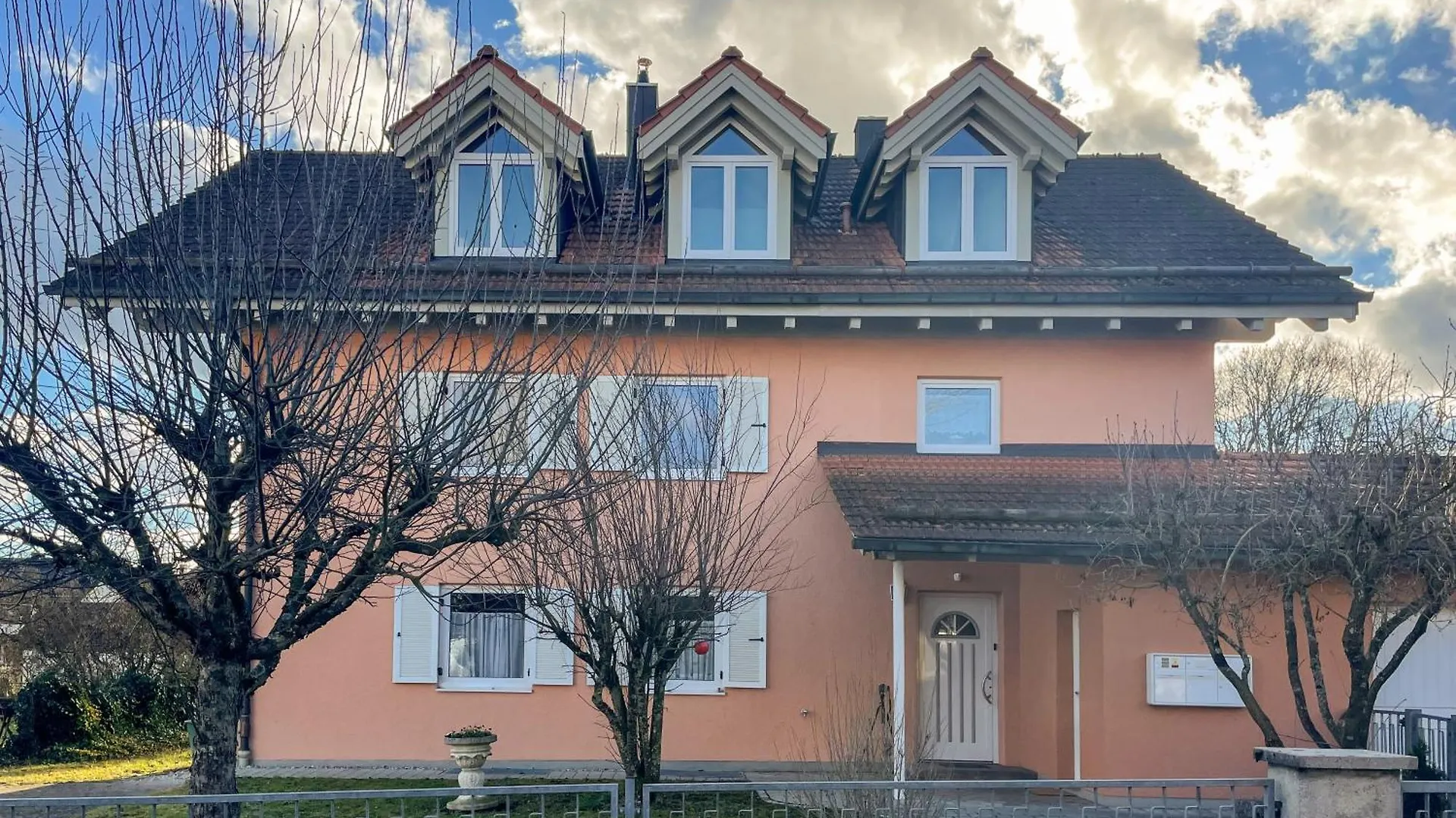 Helle Wohnung Mit Seeblick Tutzing Almanya